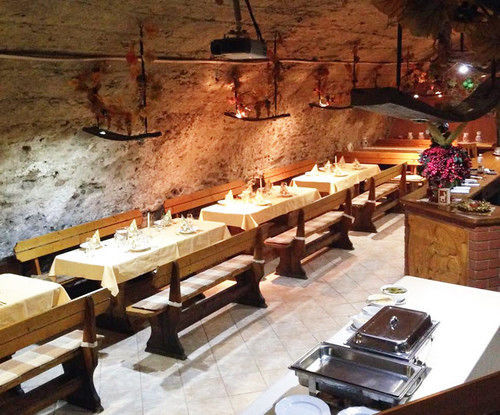 马克西姆酒店 Svätý Jur 外观 照片